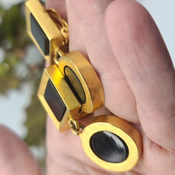 Circa 1980's Karl Lagerfeld Collection Brushed Gold & Black Stone clip earrings! - Picture 11 of 12